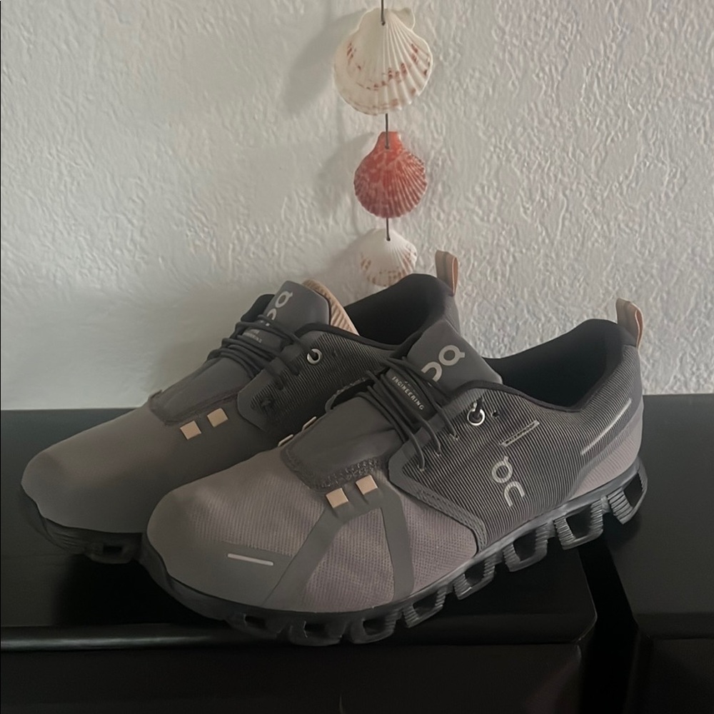 New Grayish blue Onclouds